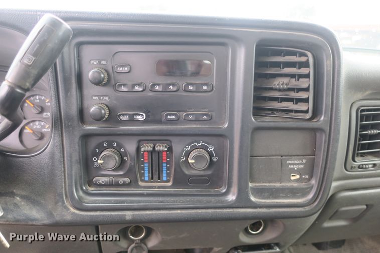 image for item DB10125 2005 Chevrolet Silverado 3500 Ext. Cab flatbed pickup truck