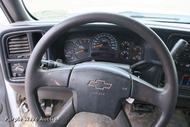 image for item DB10125 2005 Chevrolet Silverado 3500 Ext. Cab flatbed pickup truck