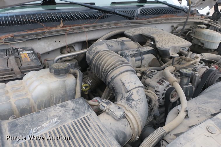 image for item DB10125 2005 Chevrolet Silverado 3500 Ext. Cab flatbed pickup truck