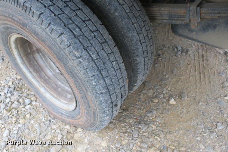 image for item DB10125 2005 Chevrolet Silverado 3500 Ext. Cab flatbed pickup truck