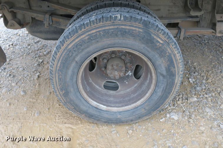 image for item DB10125 2005 Chevrolet Silverado 3500 Ext. Cab flatbed pickup truck