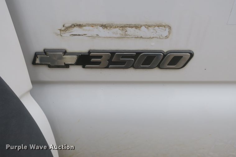 image for item DB10125 2005 Chevrolet Silverado 3500 Ext. Cab flatbed pickup truck