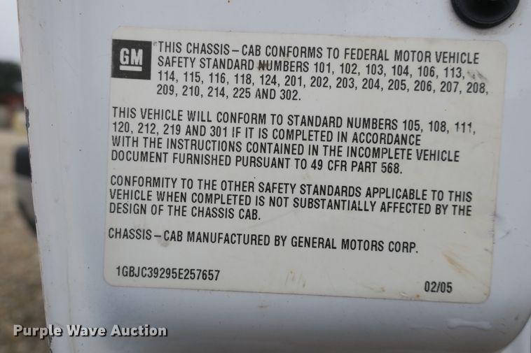 image for item DB10125 2005 Chevrolet Silverado 3500 Ext. Cab flatbed pickup truck