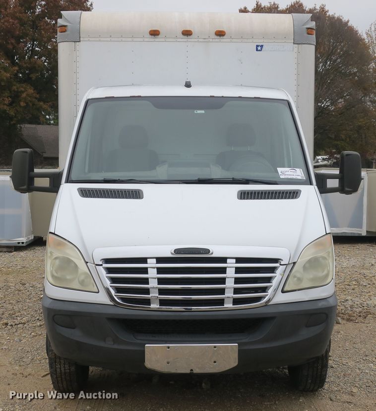 image for item DB10126 2007 Freightliner Sprinter 3500 box truck