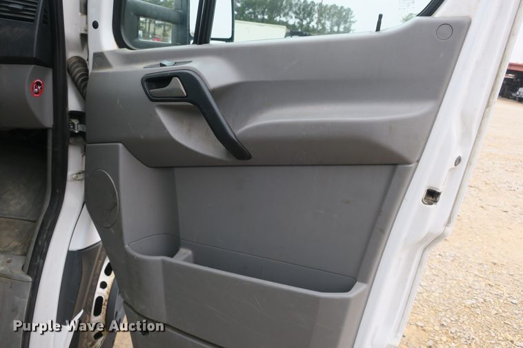 image for item DB10126 2007 Freightliner Sprinter 3500 box truck