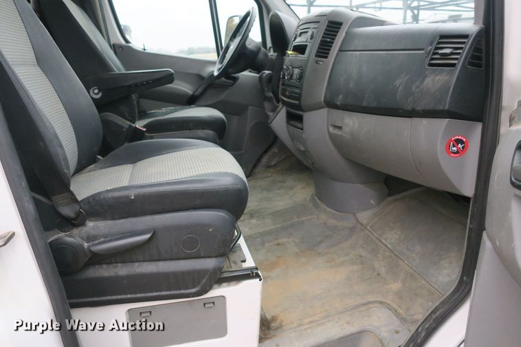 image for item DB10126 2007 Freightliner Sprinter 3500 box truck