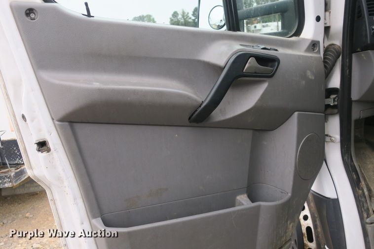 image for item DB10126 2007 Freightliner Sprinter 3500 box truck