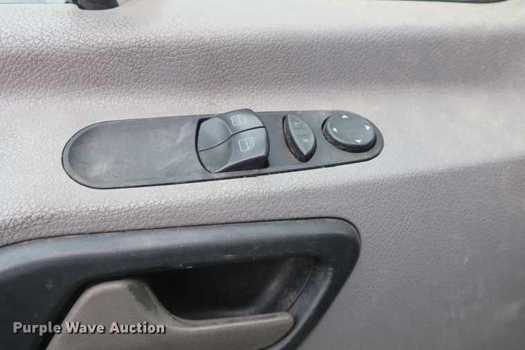 image for item DB10126 2007 Freightliner Sprinter 3500 box truck