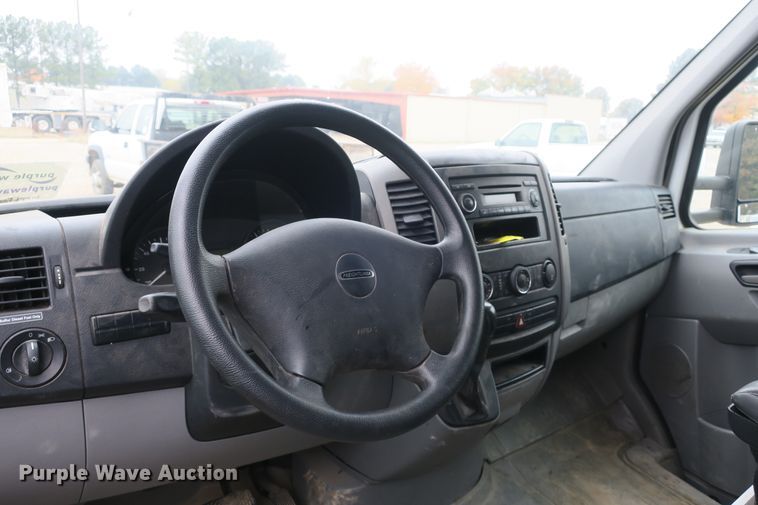 image for item DB10126 2007 Freightliner Sprinter 3500 box truck