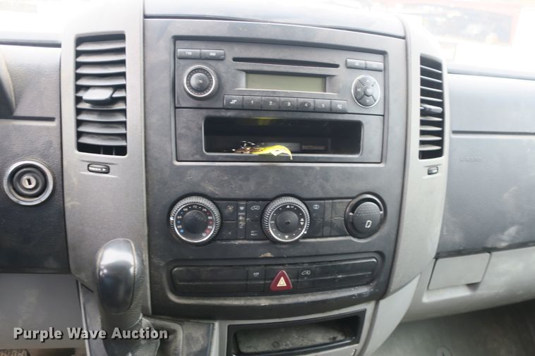 image for item DB10126 2007 Freightliner Sprinter 3500 box truck