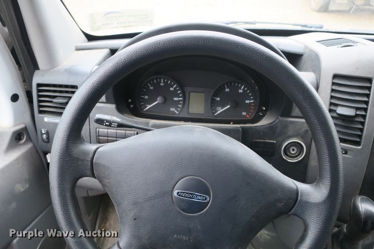 image for item DB10126 2007 Freightliner Sprinter 3500 box truck