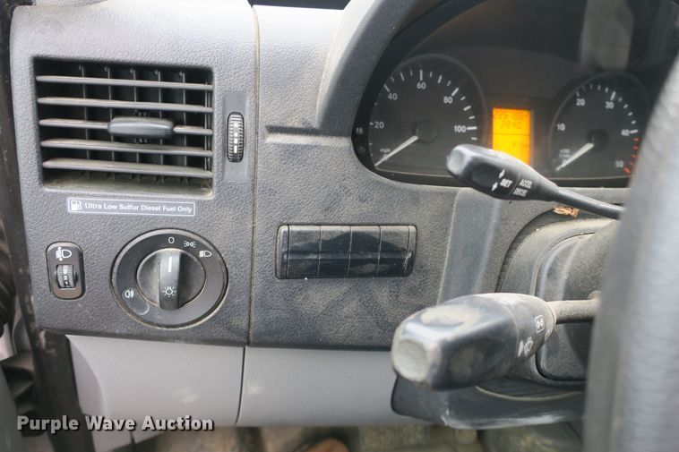 image for item DB10126 2007 Freightliner Sprinter 3500 box truck