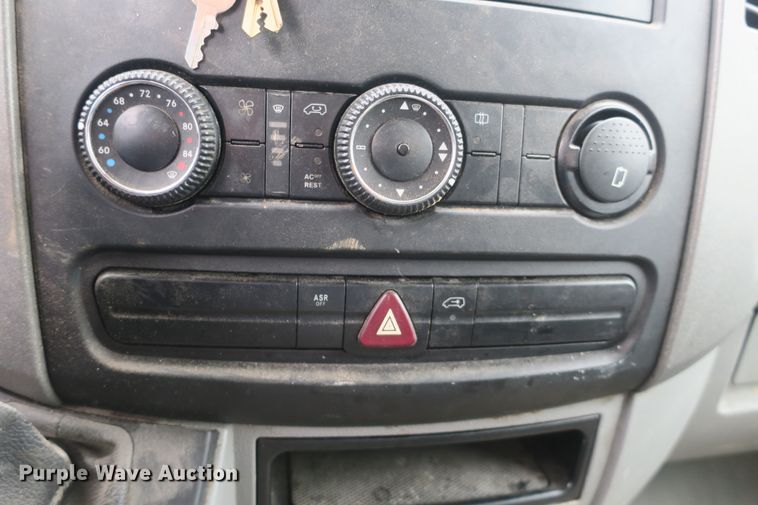 image for item DB10126 2007 Freightliner Sprinter 3500 box truck