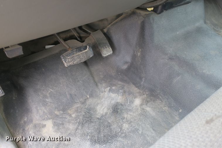 image for item DB10127 2002 Ford F350 Super Duty Crew Cab utility bed pickup truck