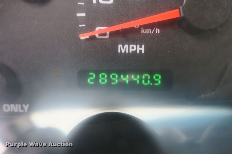 image for item DB10127 2002 Ford F350 Super Duty Crew Cab utility bed pickup truck