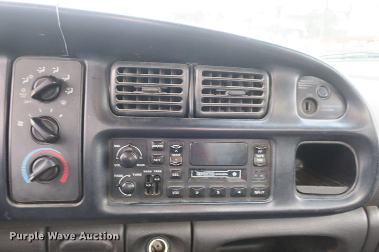 image for item DB10128 2000 Dodge Ram 1500 pickup truck