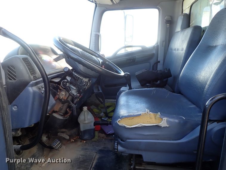 image for item DB7610 2007 Hino 268 box truck