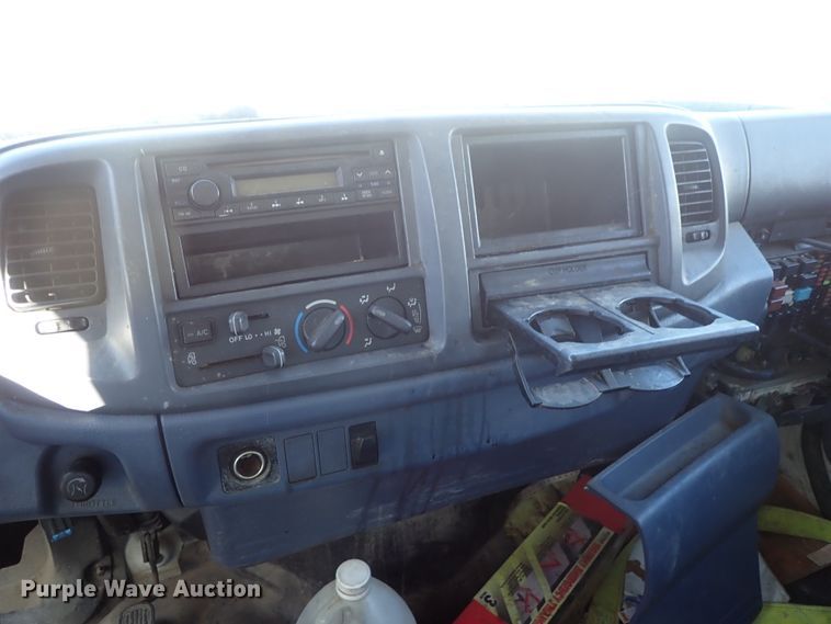 image for item DB7610 2007 Hino 268 box truck