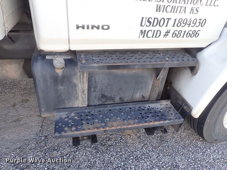 image for item DB7610 2007 Hino 268 box truck