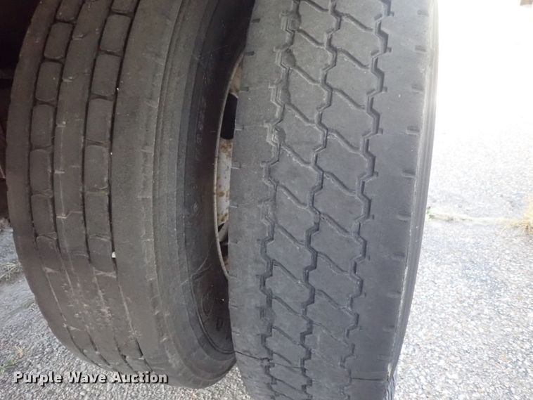 image for item DB7610 2007 Hino 268 box truck