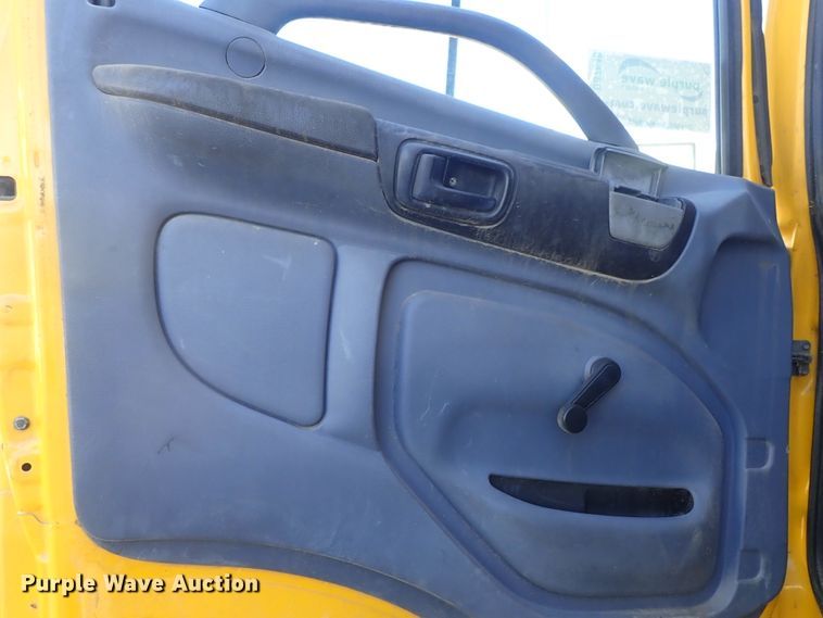 image for item DB7640 2007 Hino 268 box truck