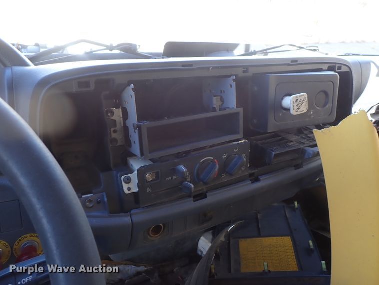 image for item DB7640 2007 Hino 268 box truck