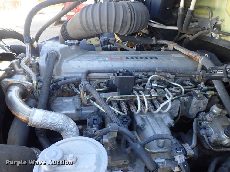 image for item DB7640 2007 Hino 268 box truck