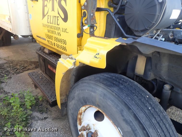 image for item DB7640 2007 Hino 268 box truck