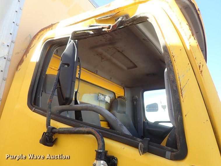 image for item DB7640 2007 Hino 268 box truck