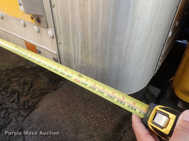 image for item DB7640 2007 Hino 268 box truck