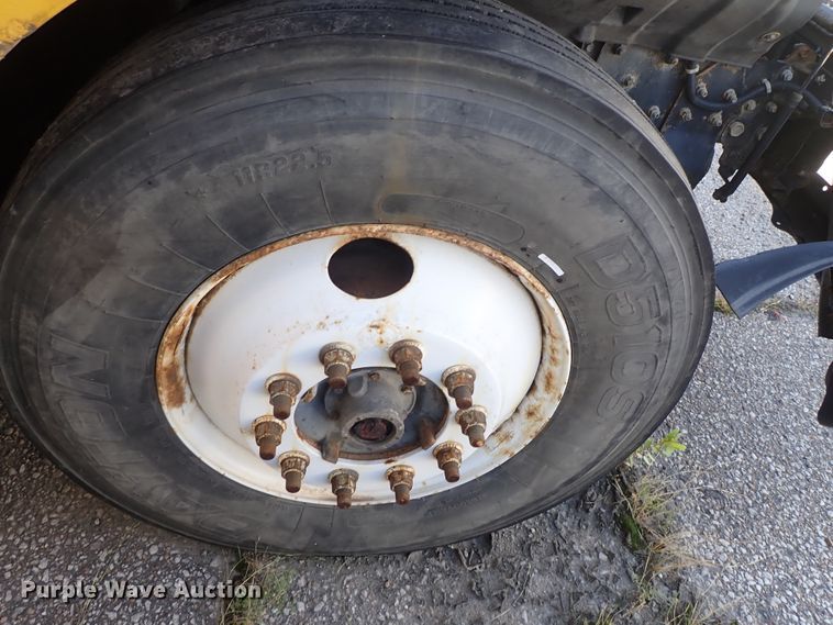 image for item DB7640 2007 Hino 268 box truck