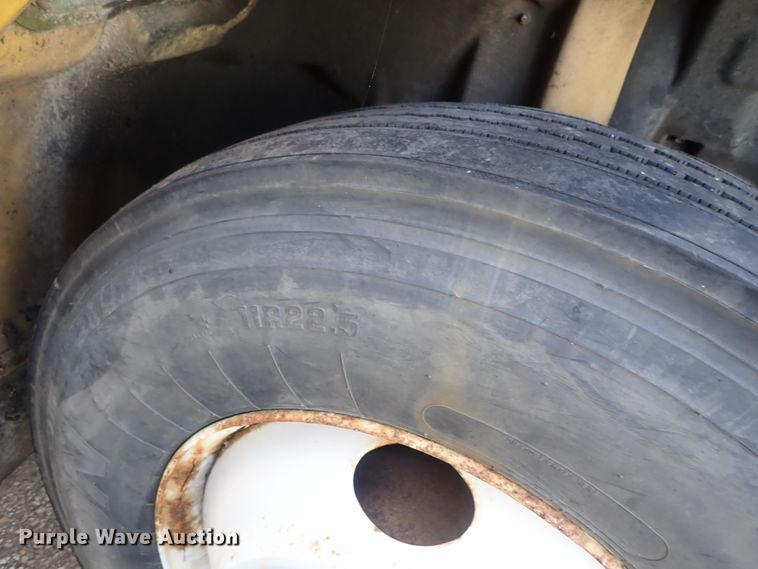 image for item DB7640 2007 Hino 268 box truck