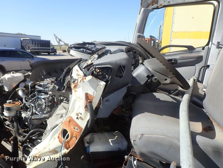 image for item DB7641 2008 Hino 268 box truck