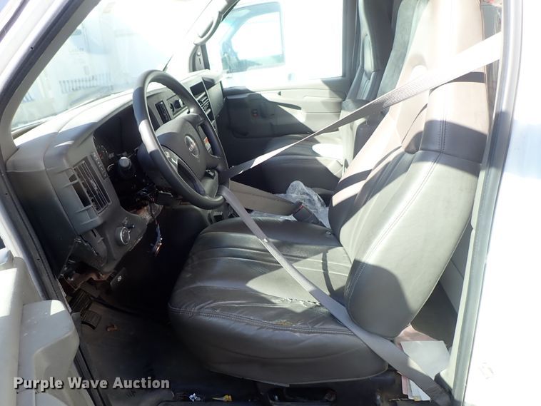 image for item DB7642 2008 GMC Savana box truck