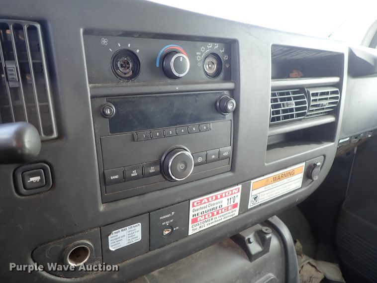 image for item DB7642 2008 GMC Savana box truck