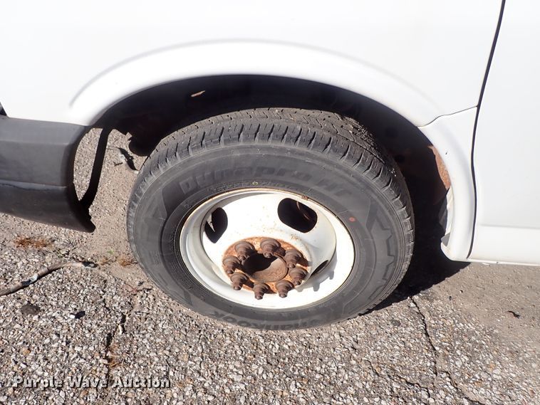 image for item DB7642 2008 GMC Savana box truck