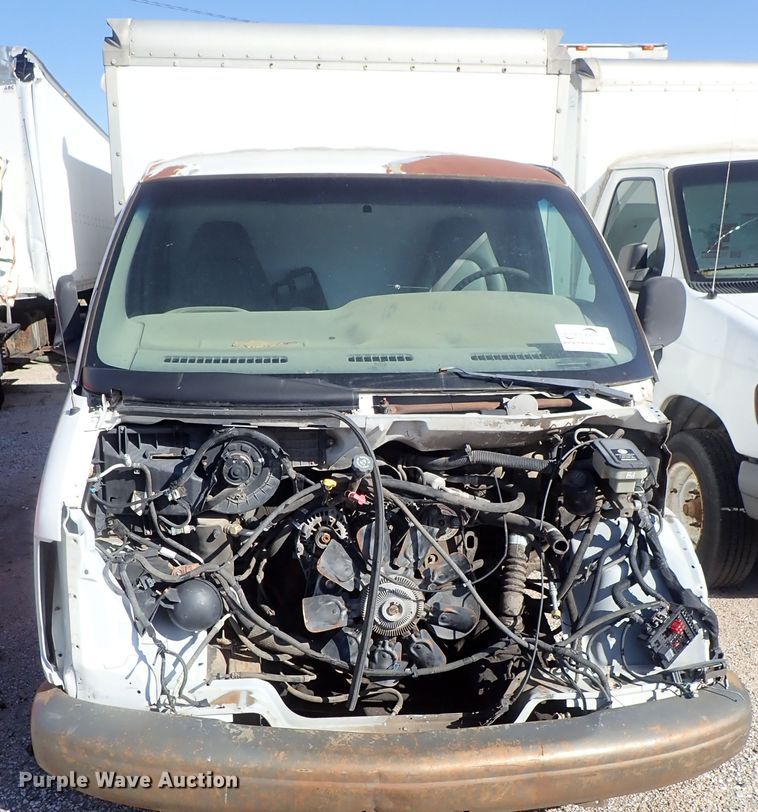 image for item DB7647 2001 GMC Savana box truck