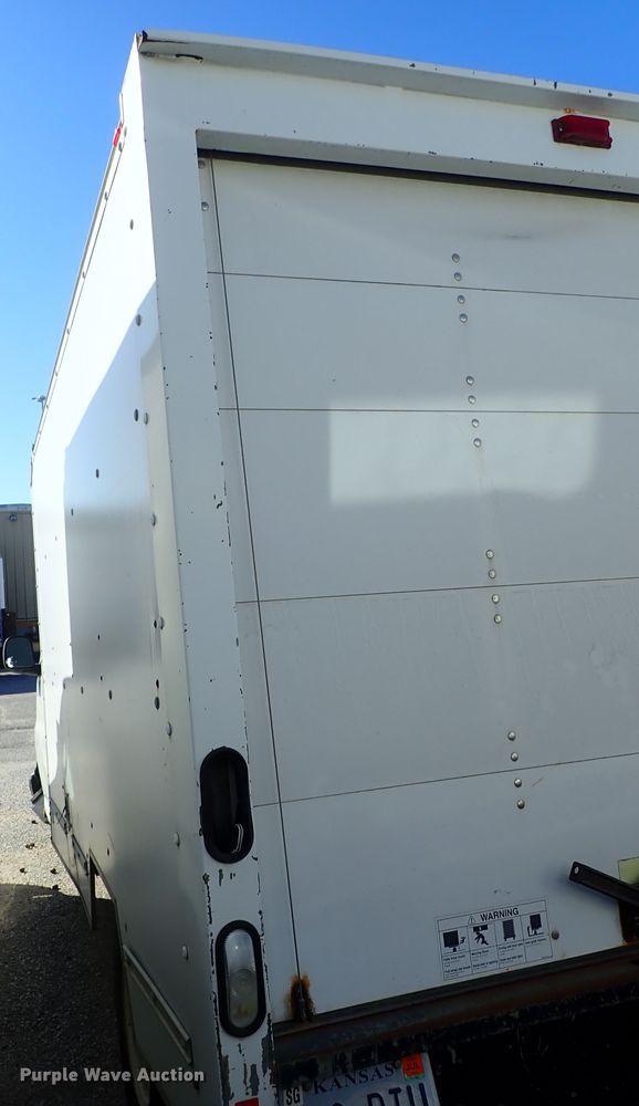 image for item DB7647 2001 GMC Savana box truck