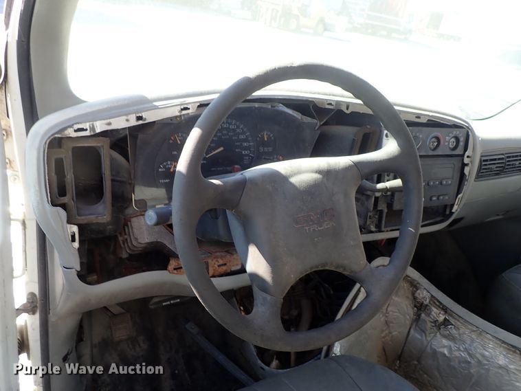 image for item DB7647 2001 GMC Savana box truck