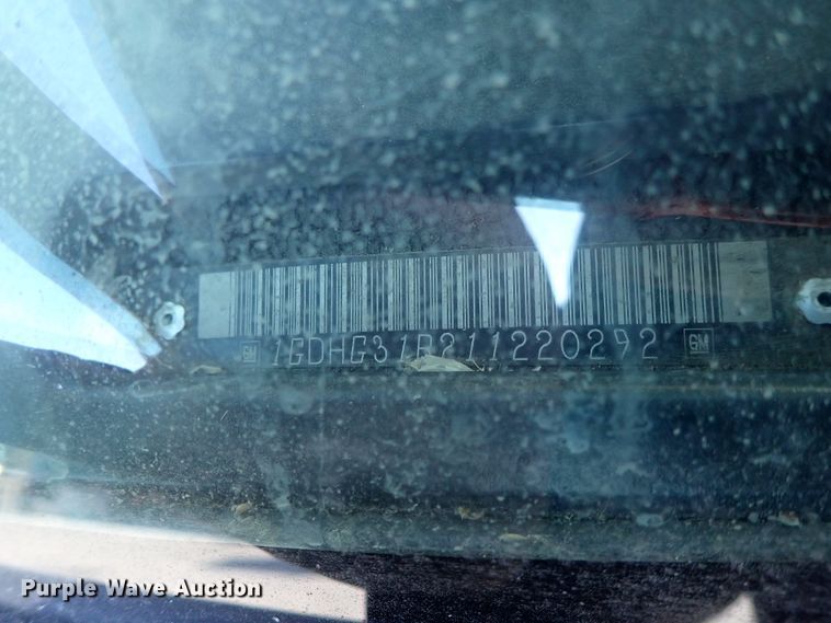 image for item DB7647 2001 GMC Savana box truck