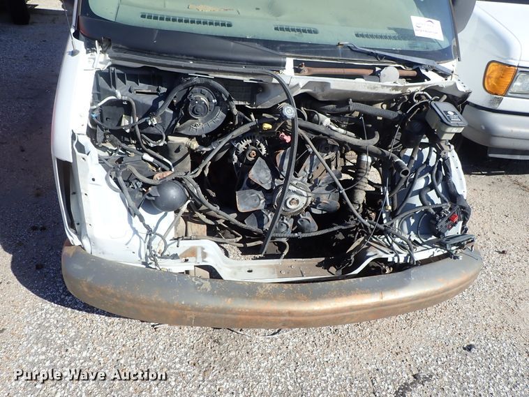 image for item DB7647 2001 GMC Savana box truck