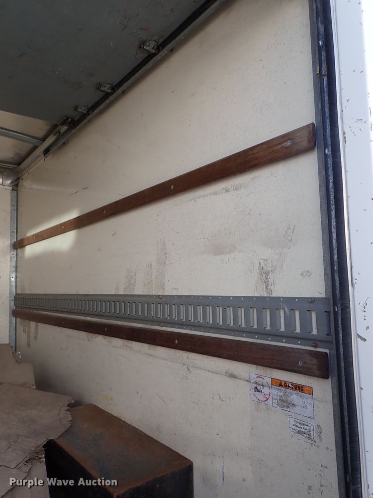 image for item DB7647 2001 GMC Savana box truck