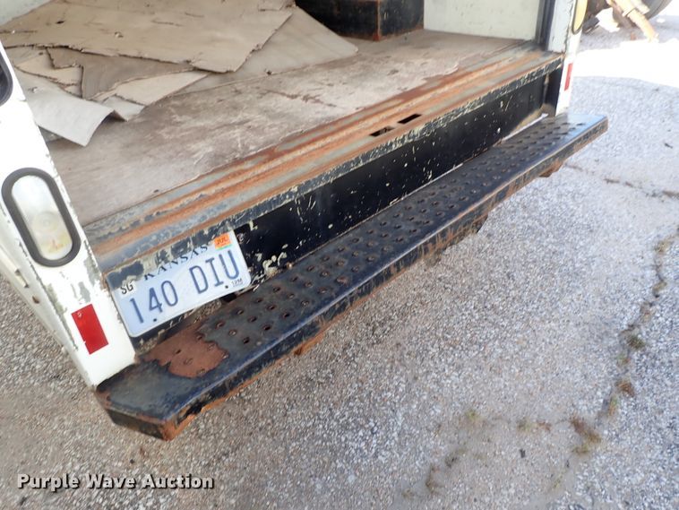 image for item DB7647 2001 GMC Savana box truck