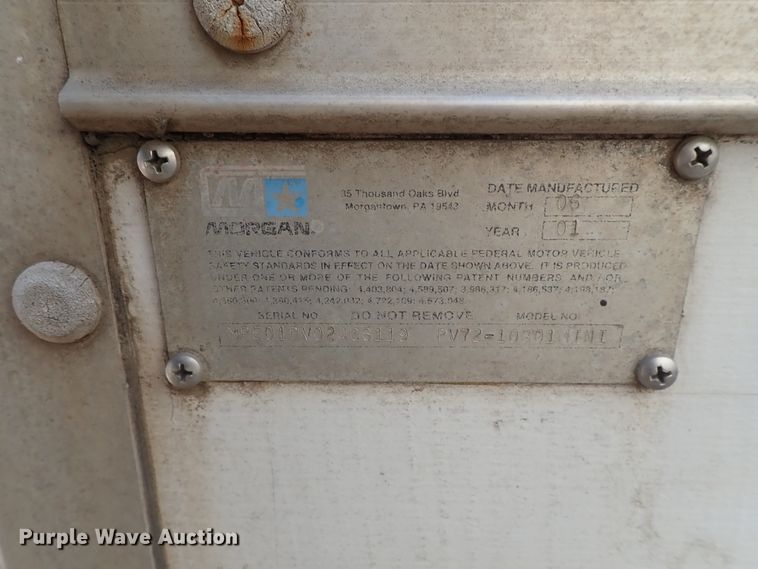 image for item DB7647 2001 GMC Savana box truck