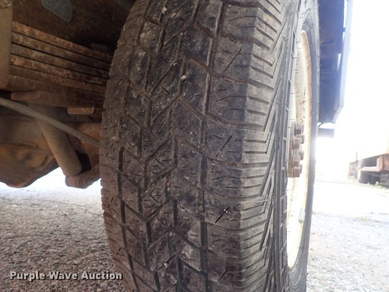 image for item DB7647 2001 GMC Savana box truck