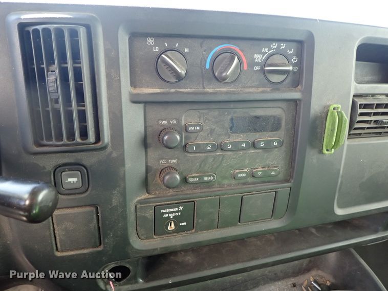 image for item DB7650 2006 GMC Savana box truck