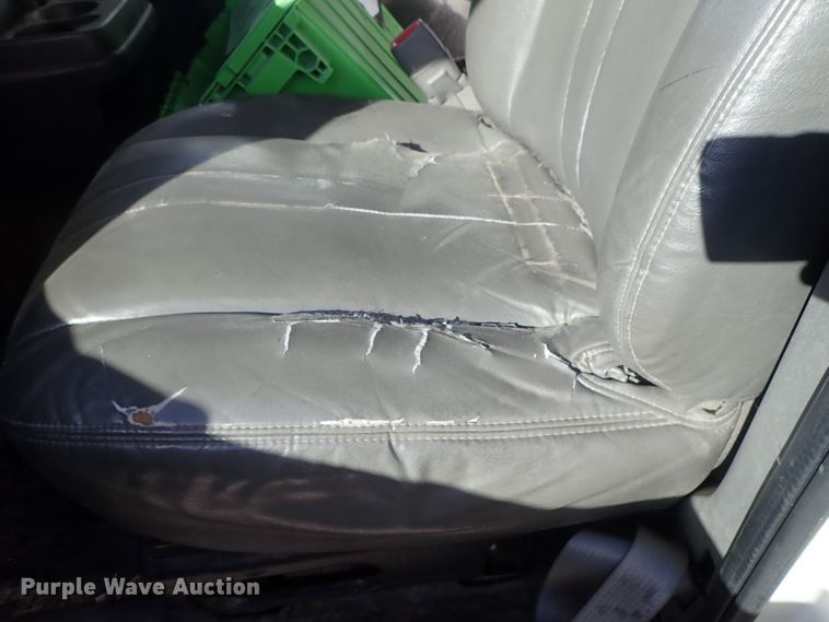 image for item DB7650 2006 GMC Savana box truck