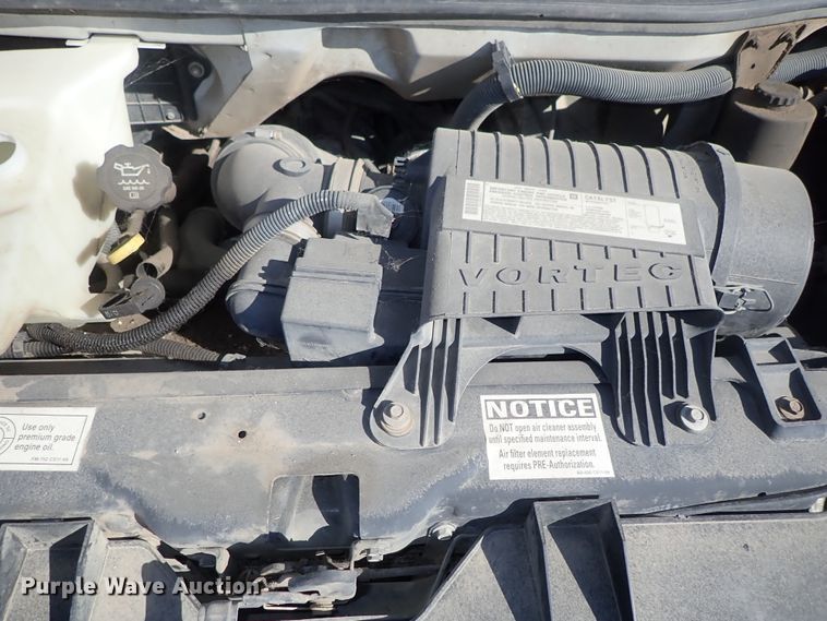 image for item DB7650 2006 GMC Savana box truck