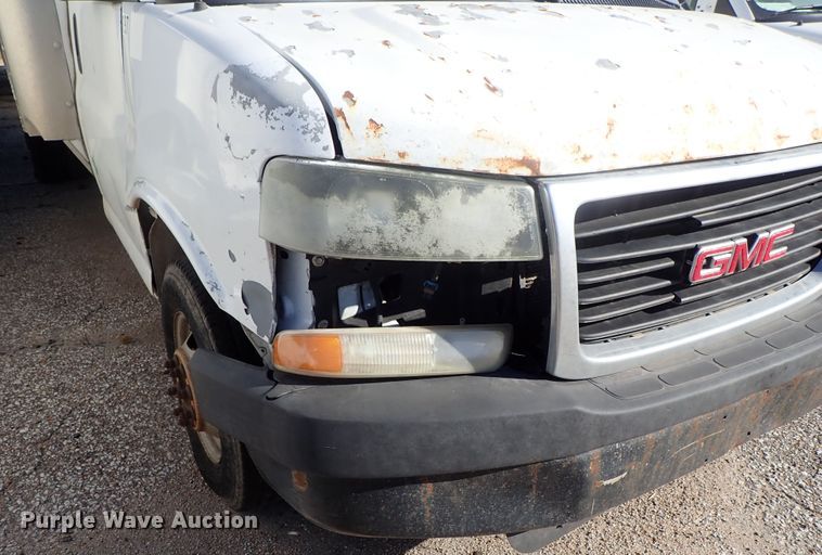 image for item DB7650 2006 GMC Savana box truck