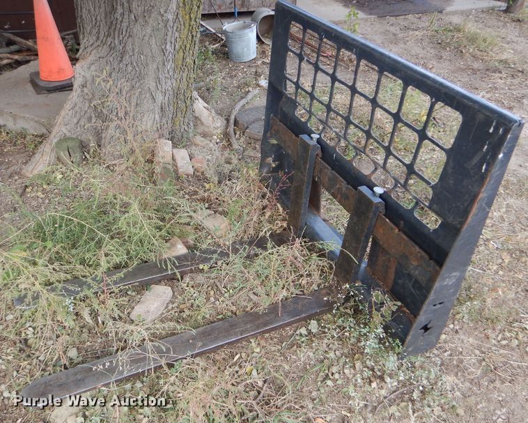 image for item DD4546 Skid steer pallet forks
